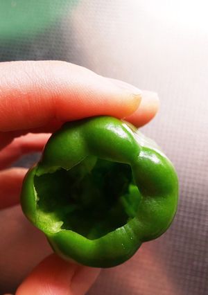 簡単!ずぼらなピーマンのへたと種の取り方-レシピのメイン写真