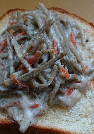 【簡単】ｺﾝﾋﾞﾆごぼうｻﾗﾀﾞﾄｰｽﾄ-レシピのメイン写真