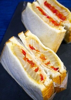 簡単！焼きトマトと新玉葱のサンドイッチ-レシピのメイン写真