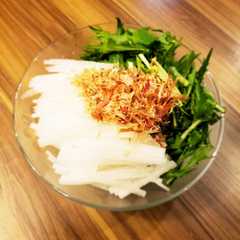รูปของ 簡単手作りドレッシング大根と水菜のサラダ
