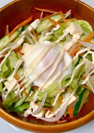 シャキシャキ野菜とチーズの温玉サラダ-レシピのメイン写真