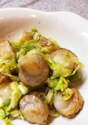 ベビーホタテとキャベツの塩麹炒め♬-レシピのメイン写真