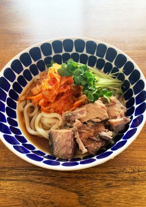 ズボラ飯！キムチと鯖缶のぶっかけうどん-レシピのメイン写真