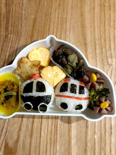 パトカー救急車の手まりおにぎり弁当-レシピのメイン写真