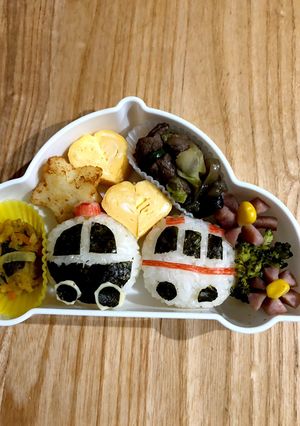 パトカー救急車の手まりおにぎり弁当-レシピのメイン写真