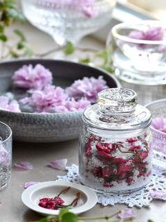 八重桜(関山)の塩漬け♪-レシピのメイン写真