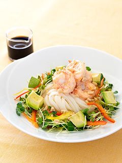 ぷりぷりジューシー♪エビマヨサラダうどん-レシピのメイン写真