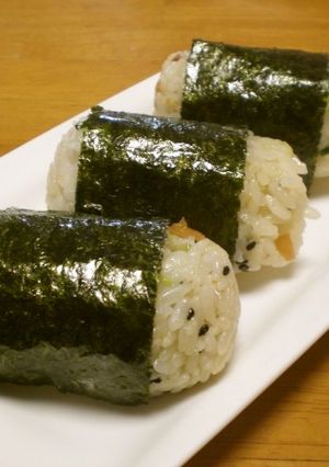 青じそ香るきゅうりと梅干しのおにぎり-レシピのメイン写真
