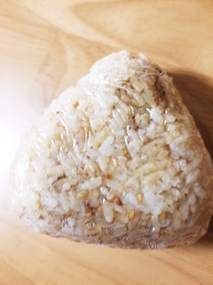 おかかとごまのおにぎり-レシピのメイン写真