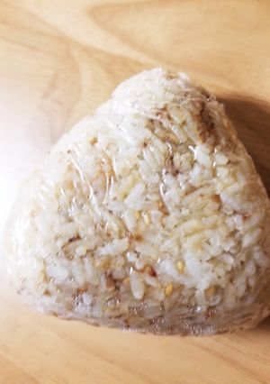 おかかとごまのおにぎり-レシピのメイン写真