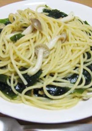 ペペロンチーノ風ワカメパスタ-レシピのメイン写真