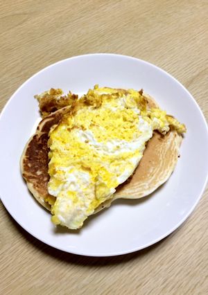 硬めのホットケーキ卵のせ-レシピのメイン写真