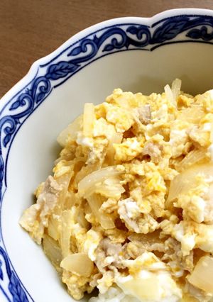 豚バラ肉と新玉ねぎの卵とじ丼-レシピのメイン写真