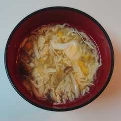 รูปของ しめじとコーンの中華スープ