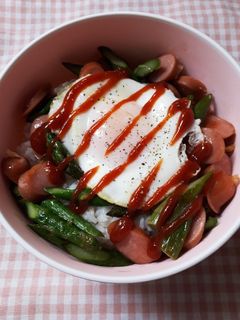 アスパラとウインナーと目玉焼き丼♪-レシピのメイン写真