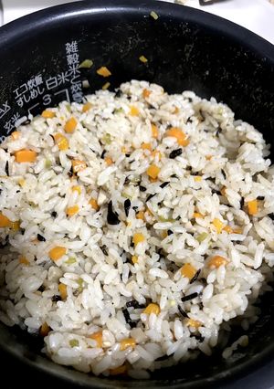 離乳食後期〜 野菜いっぱい炊き込みご飯-レシピのメイン写真