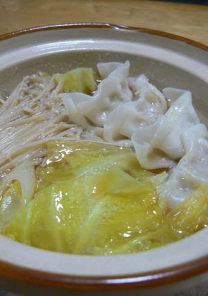 一人鍋でごまラー油餃子鍋-レシピのメイン写真