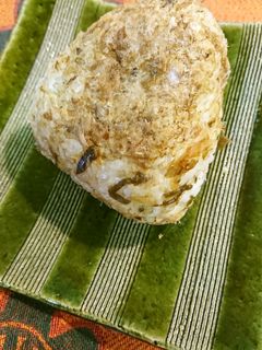 かつお節たっぷり塩昆布のオイルお結び-レシピのメイン写真