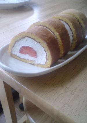 いちごのロールケーキ-レシピのメイン写真