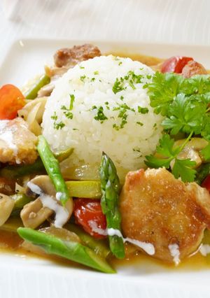 簡単!チキンのソテー煮バターライス添え♪-レシピのメイン写真