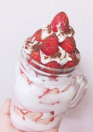 一人でペロリ♡いちごパフェ-レシピのメイン写真