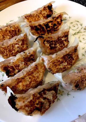 エビ入り餃子おいしいなあ〜、うまいうまい-レシピのメイン写真