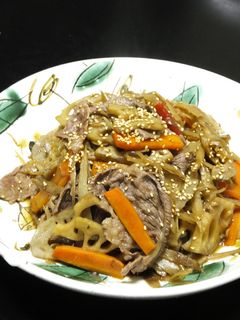 蓮根と牛肉入り☆キンピラゴボウすき焼き風-レシピのメイン写真