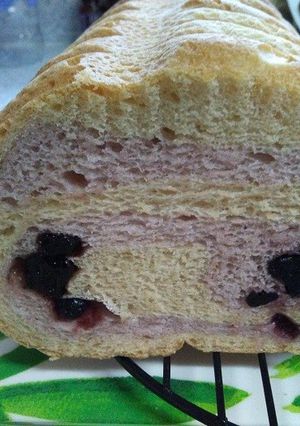 水分はイチゴだけ、ぐるぐるイチゴ食ぱん-レシピのメイン写真