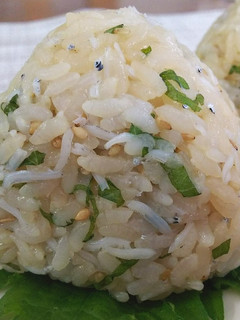 しらすと大葉のほんのり生姜風味おにぎり-レシピのメイン写真