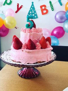 2段のデコレーションケーキ。-レシピのメイン写真