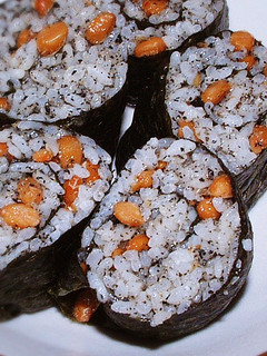 黒すり胡麻の納豆巻き巻き寿司-レシピのメイン写真