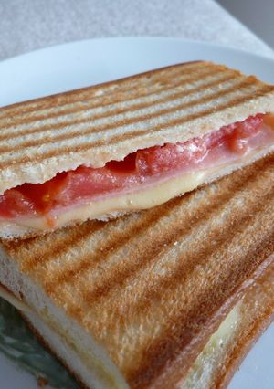 カリカリ♪ジューシー♪トマトホットサンド-レシピのメイン写真