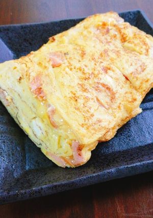 焦げ目を付けたウインナーとチーズの卵焼き-レシピのメイン写真