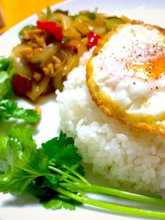 3つの調味料だけ!超簡単ガパオライス-レシピのメイン写真