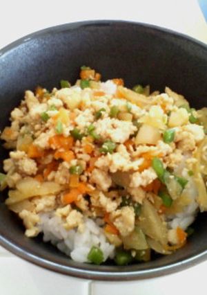 これで安心♪野菜たっぷり鶏そぼろ丼-レシピのメイン写真