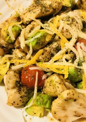 鶏肉とアボカド＆プチトマトのバジル炒め-レシピのメイン写真