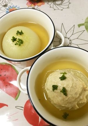 新玉ねぎの肉詰めコンソメスープ-レシピのメイン写真