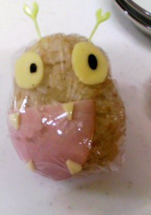 キャラおにぎり　おしりかじり虫-レシピのメイン写真