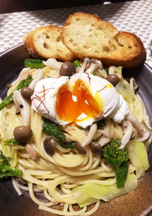 しめじのペペロンチーノ〜半熟卵乗せ-レシピのメイン写真
