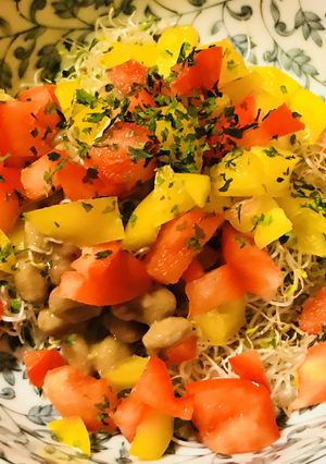 毎日の納豆●赤・黄のパプリカでサラダ風-レシピのメイン写真