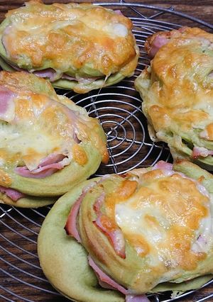 ハムとチーズの抹茶パン-レシピのメイン写真