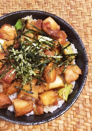 簡単にお店の味！香ばしだれのねぎま焼鳥丼-レシピのメイン写真