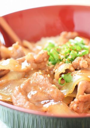 ～簡単～豚こま肉の濃厚ガリバタ丼！-レシピのメイン写真