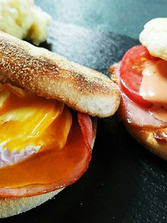 簡単 オランデーズのエッグベネディクト-レシピのメイン写真