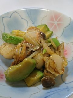 ホタテとアボカドのバター醤油炒め-レシピのメイン写真