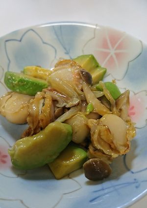 ホタテとアボカドのバター醤油炒め-レシピのメイン写真