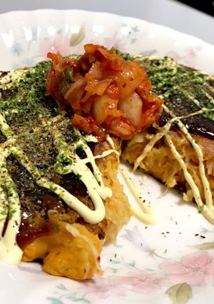 食欲そそる！生地にも上にもキムチお好み焼-レシピのメイン写真