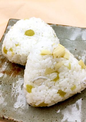 春の季節のおにぎり-レシピのメイン写真