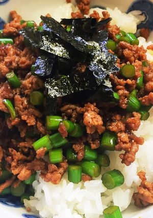 ニンニクの芽そぼろ 丼-レシピのメイン写真