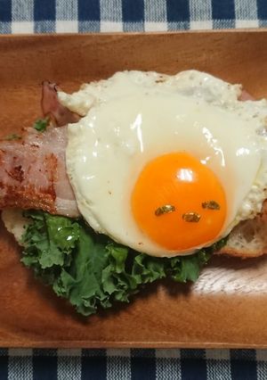 ぐでたまベーコンエッグトースト-レシピのメイン写真